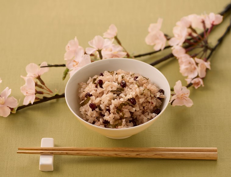 桜の葉入りお赤飯